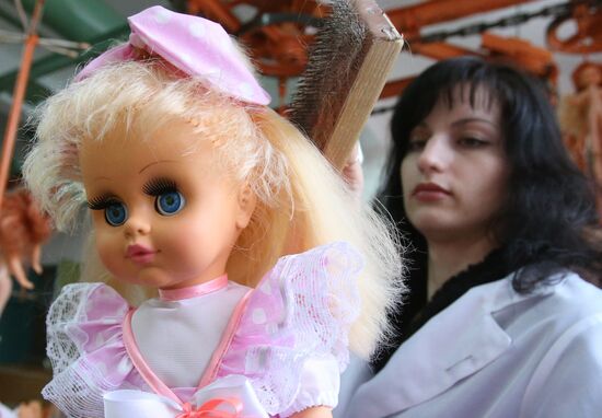 Производство кукол на фабрике "Свитанок" в городе Могилев
