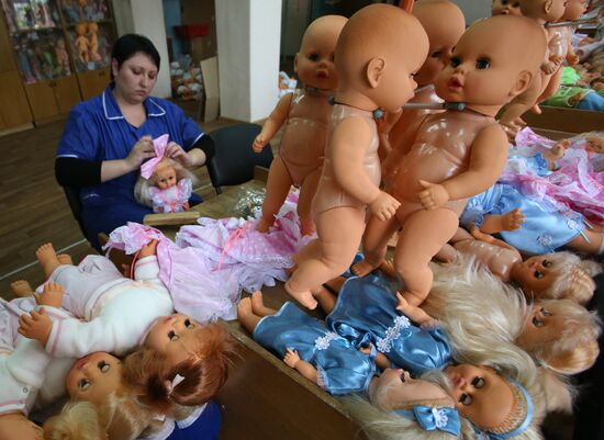 Производство кукол на фабрике "Свитанок" в городе Могилев