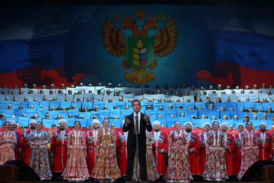 Д.Медведев поздравил работников сельского хозяйства