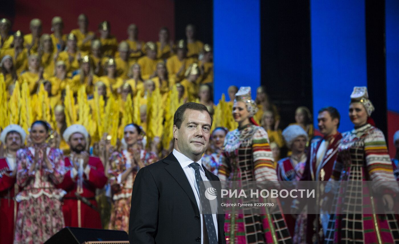 Д.Медведев поздравил работников сельского хозяйства