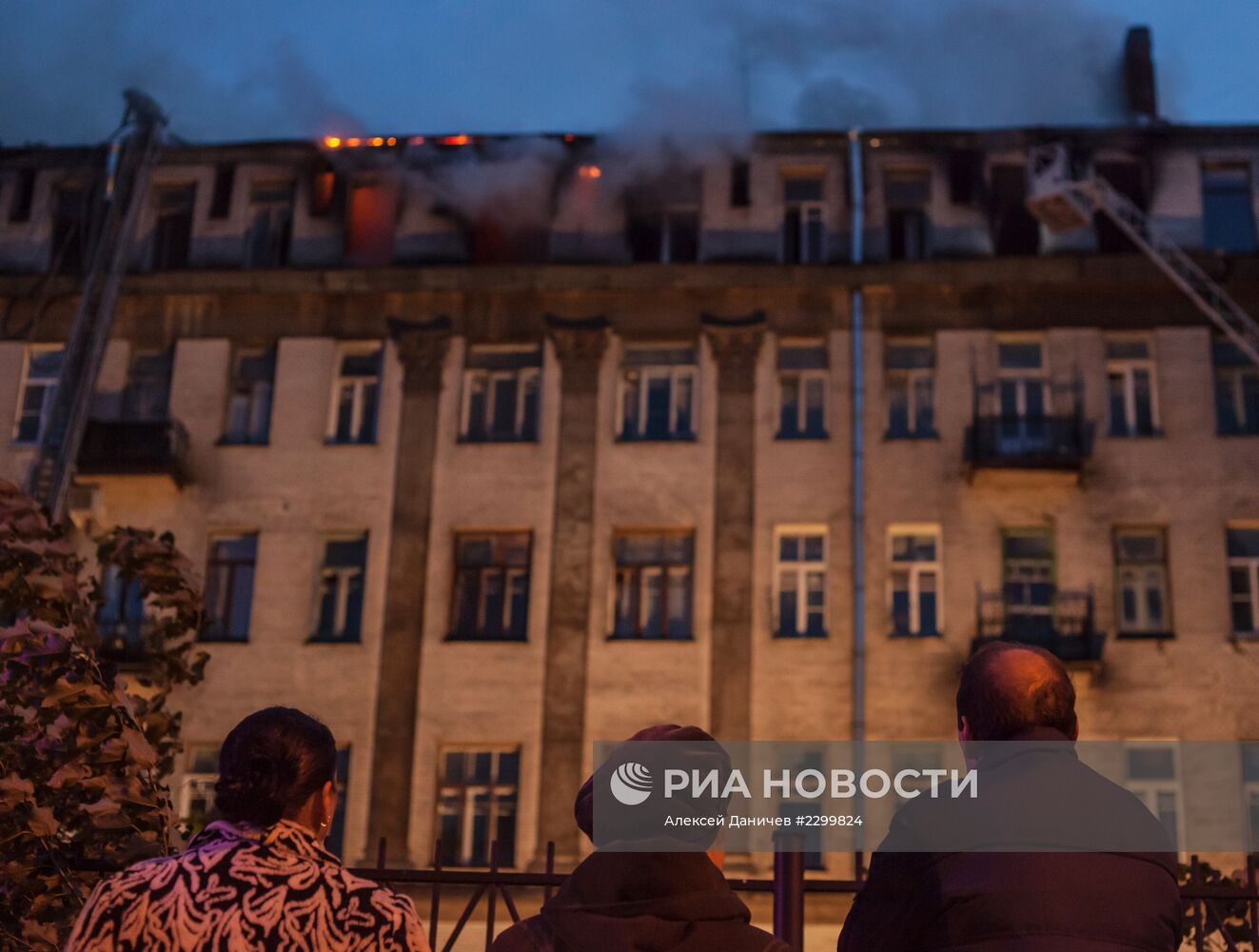 Пожар в жилом доме в центре Санкт-Петербурга