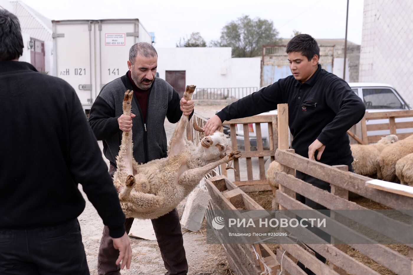 Подготовка к празднованию Курбан-байрама в Азербайджане