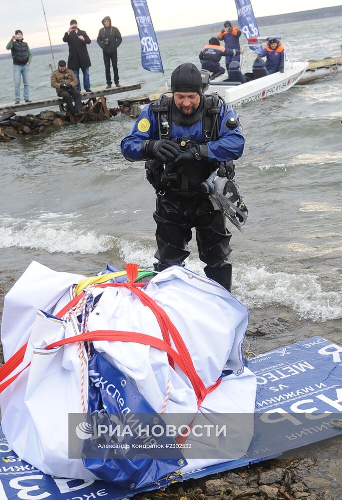 Подъем метеорита из озера Чебаркуль