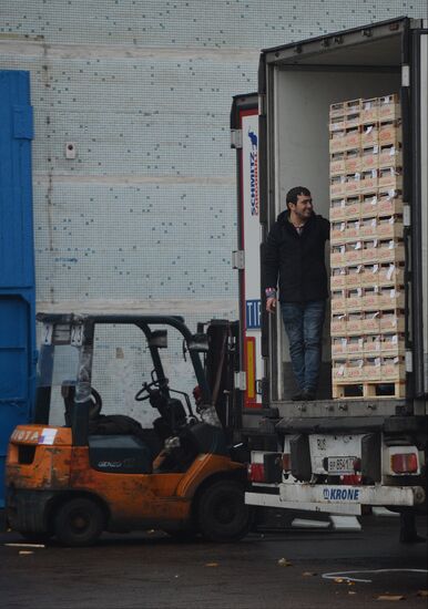 Вывоз товара с овощебазы "Новые Черемушки" в Бирюлево