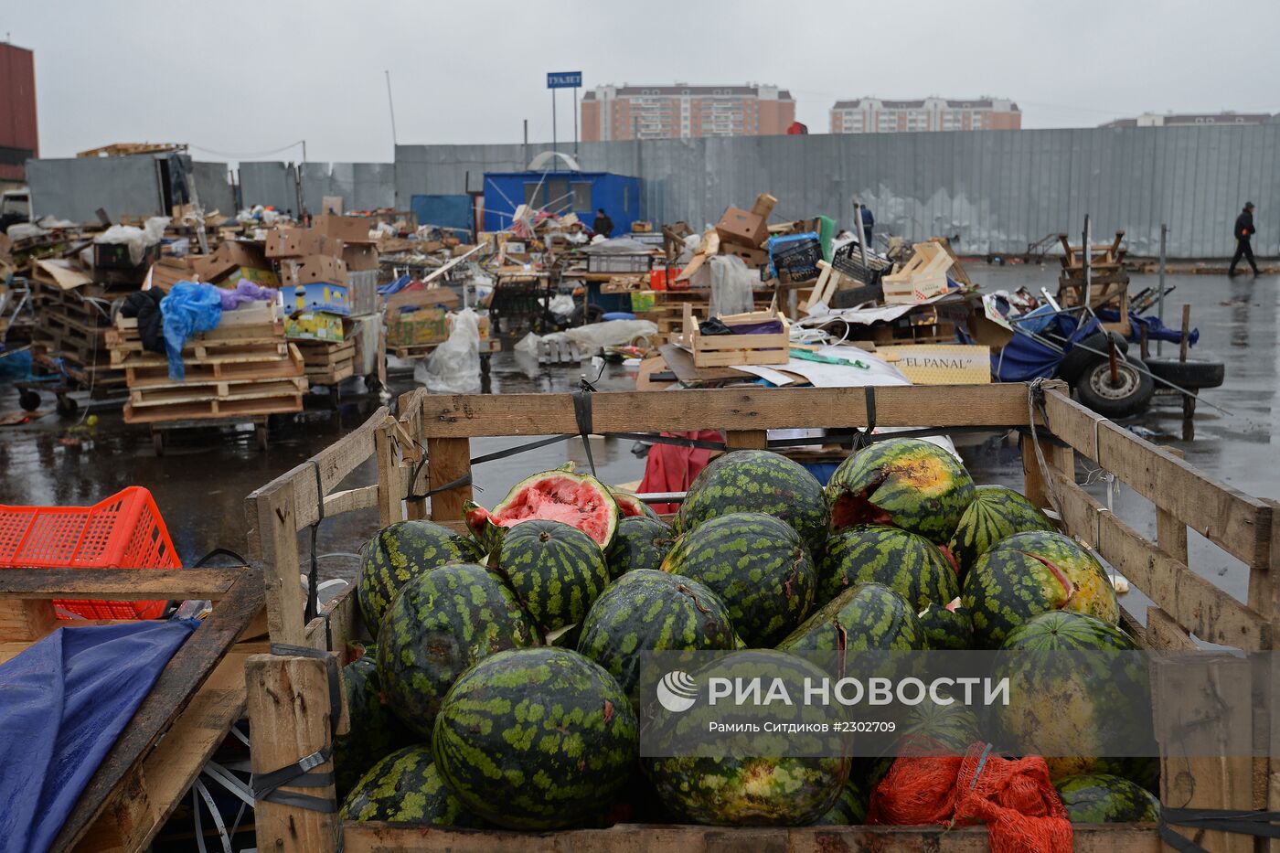 Закрывшийся рынок при овощебазе "Новые Черемушки" в Бирюлево