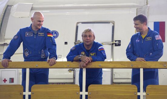 Тренировка экипажей 38/39-й длительной экспедиции на МКС