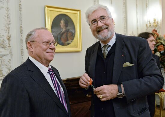 Награждение Орденом Почетного легиона В.Шадрина