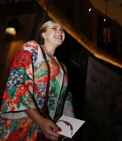 Премьера клипа Сати Казановой на песню "Дура"