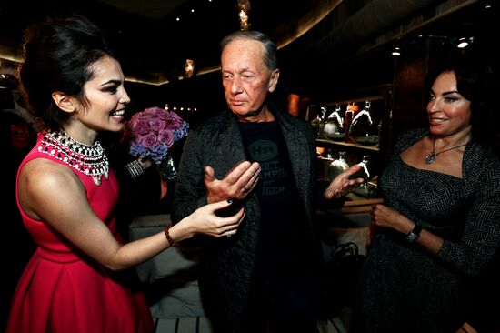 Премьера клипа Сати Казановой на песню "Дура"