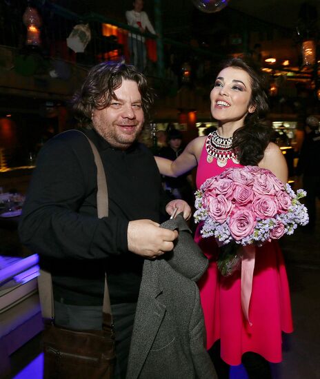 Премьера клипа Сати Казановой на песню "Дура"