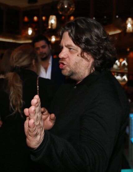 Премьера клипа Сати Казановой на песню "Дура"