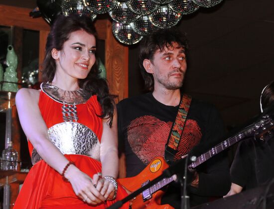 Премьера клипа Сати Казановой на песню "Дура"