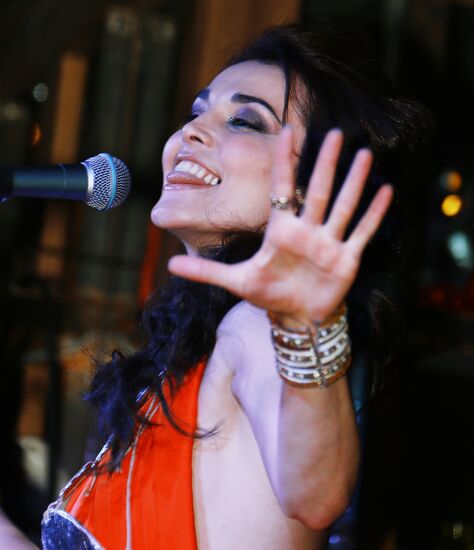 Премьера клипа Сати Казановой на песню "Дура"