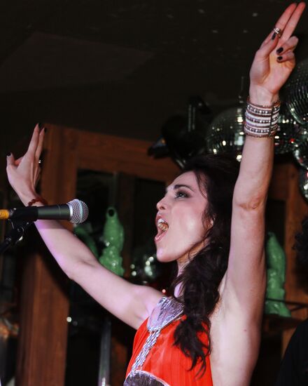 Премьера клипа Сати Казановой на песню "Дура"