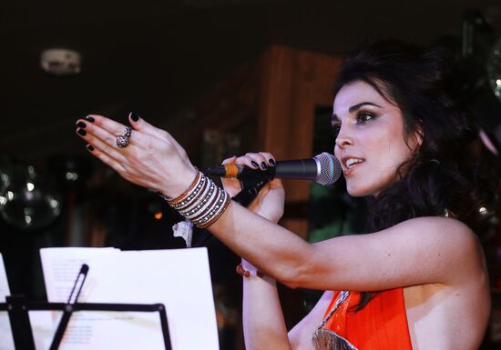 Премьера клипа Сати Казановой на песню "Дура"