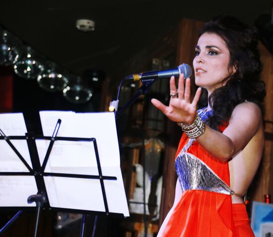 Премьера клипа Сати Казановой на песню "Дура"