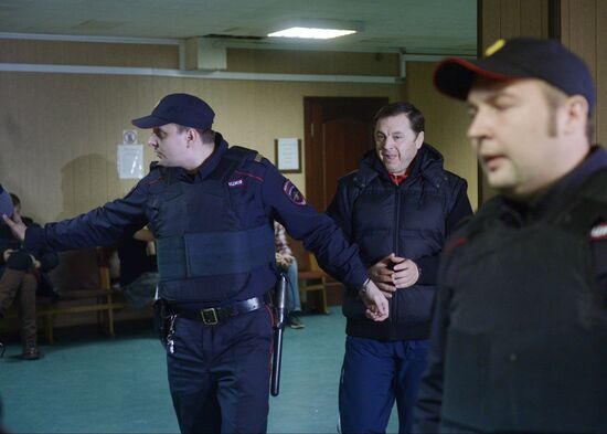 Рассмотрение ходатайства следствия о заключении под стражу Магомеда Чурилова и Виктора Котелевского