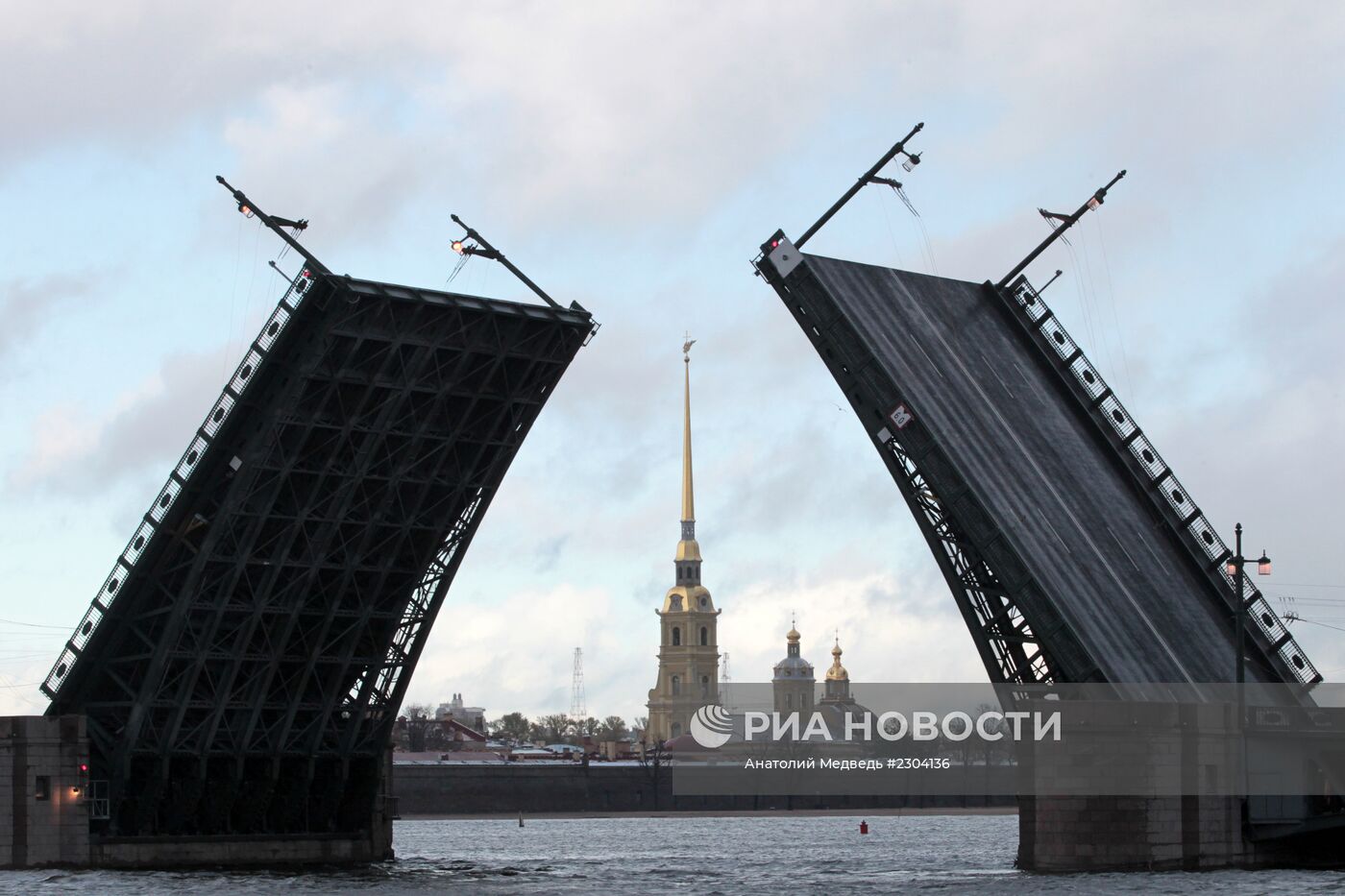 Открытие Дворцового моста после реставрации