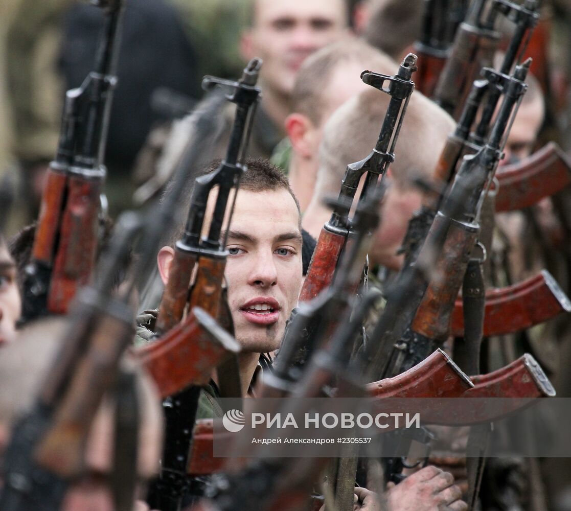 Сдача норматива на "краповый берет" служащими белорусского спецназа