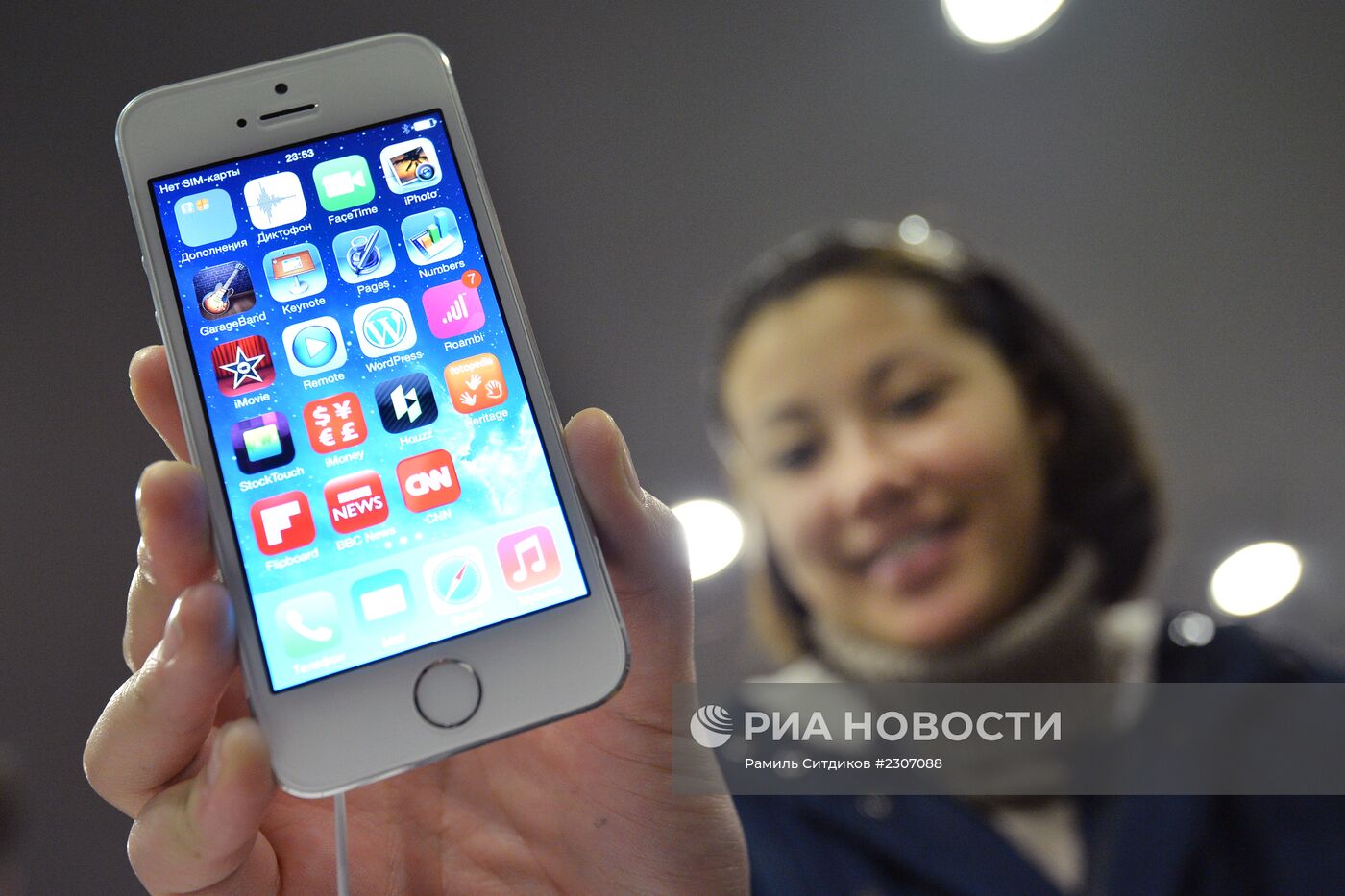 Официальный старт продажи iPhone 5s и iPhone 5c в Москве