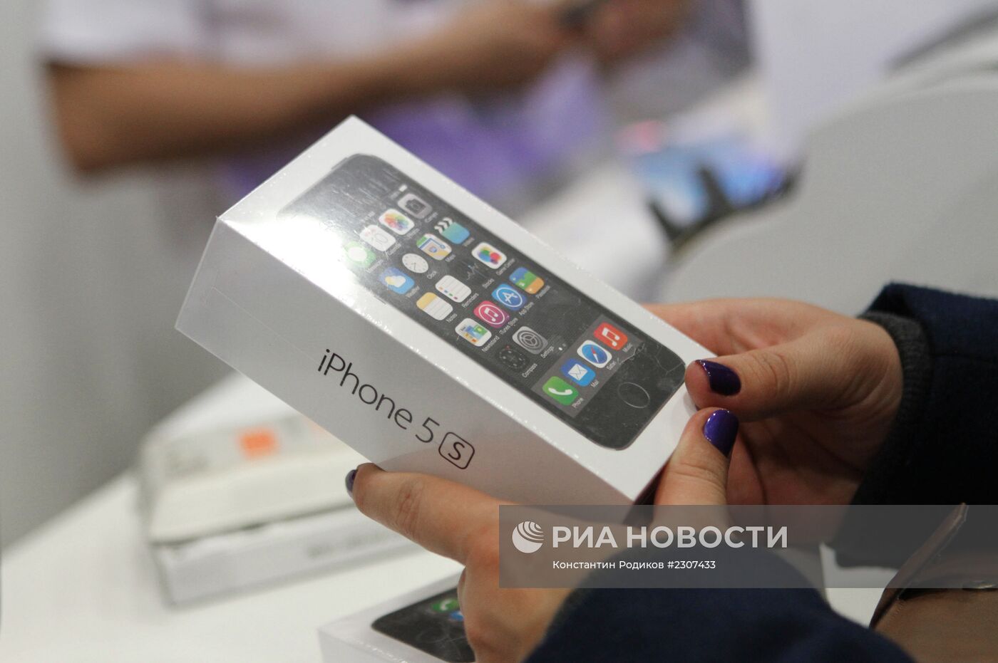Официальный старт продажи iPhone 5s и iPhone 5c в Москве