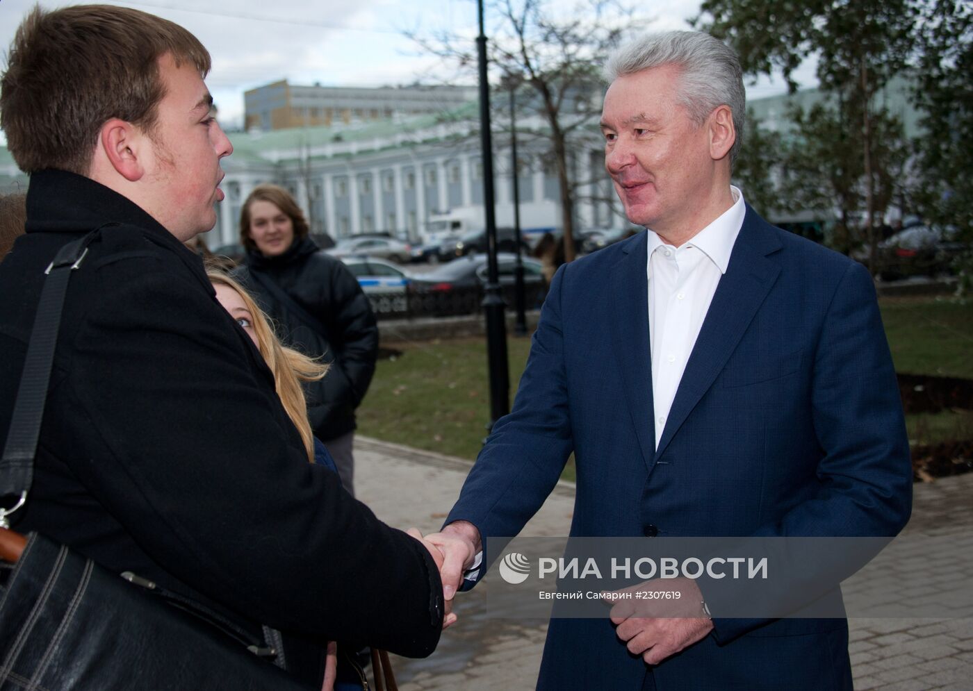 С.Собянин осмотрел сквер, благоустроенный на Сухаревской площади
