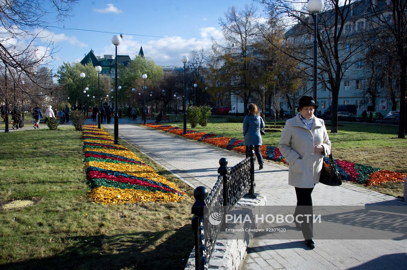 С.Собянин осмотрел сквер, благоустроенный на Сухаревской площади