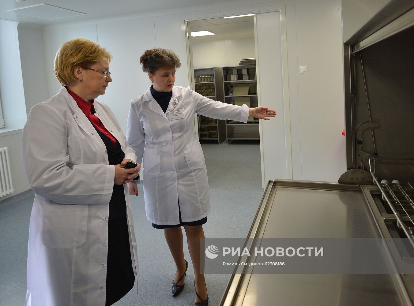 В.Скворцова посетила новый лабораторный комплекс Росздравнадзора