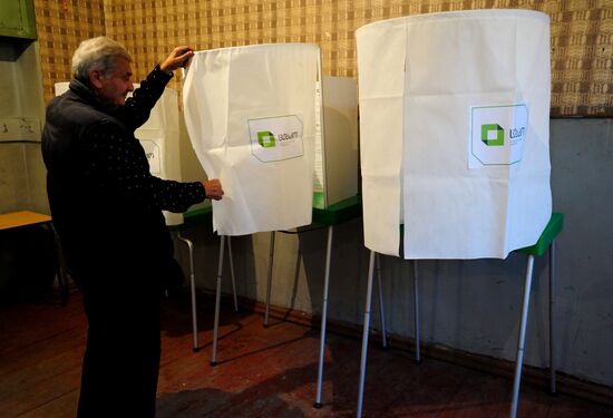 Подготовка избирательных участков к выборам президента Грузии