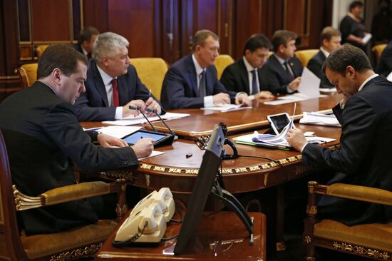 Д.Медведев провел селекторное совещание в "Горках"