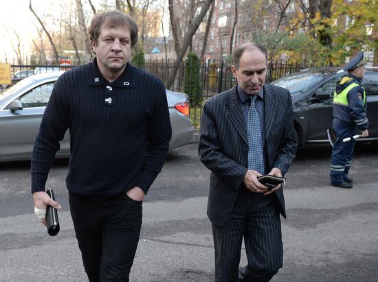 Александр Емельяненко прибыл на допрос в ГУМВД по Москве