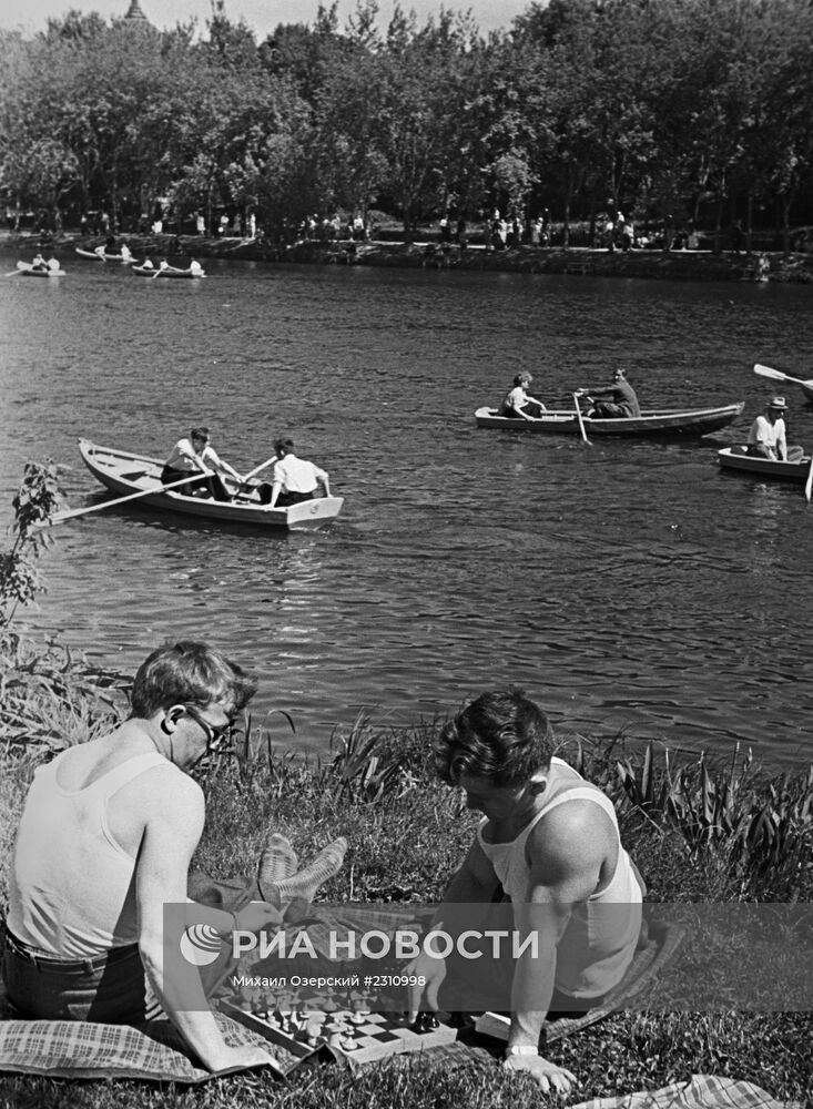 в Московском парке им. Дзержинского