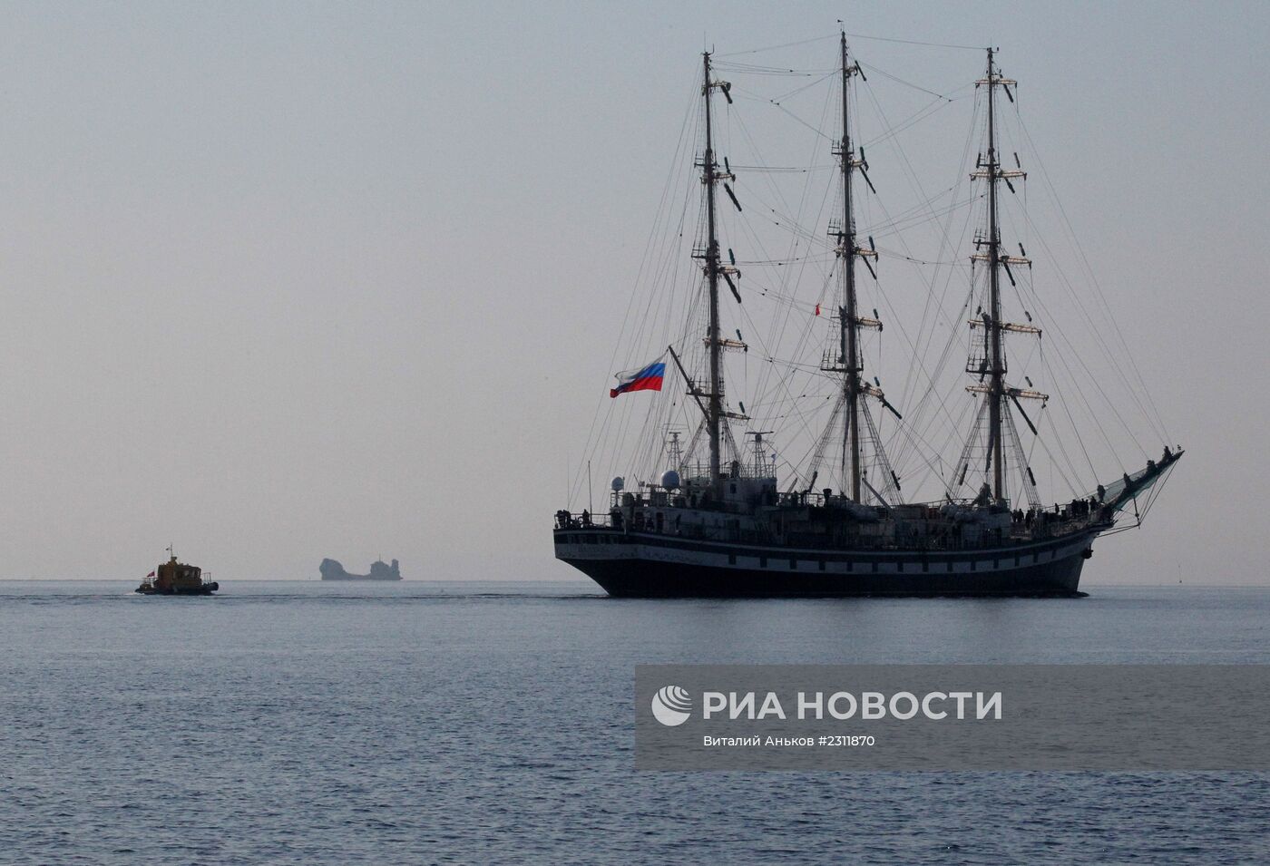 Начало океанского учебного похода парусного фрегата "Паллада"