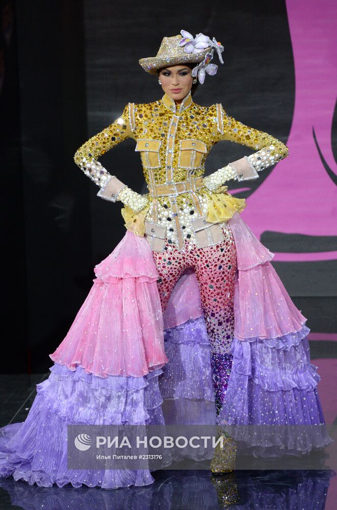 Шоу национальных костюмов конкурсанток "Мисс Вселенная"