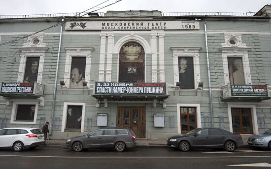 С.Капков посетил сгоревший театр "Школа современной пьесы"