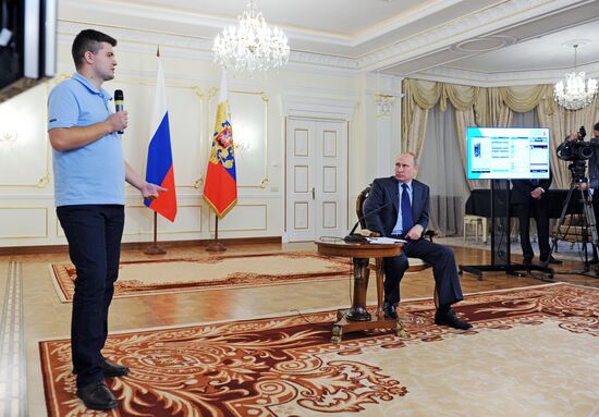 В.Путин встретился с участниками проекта "Стартапы в интернете"