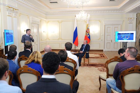 В.Путин встретился с участниками проекта "Стартапы в интернете"