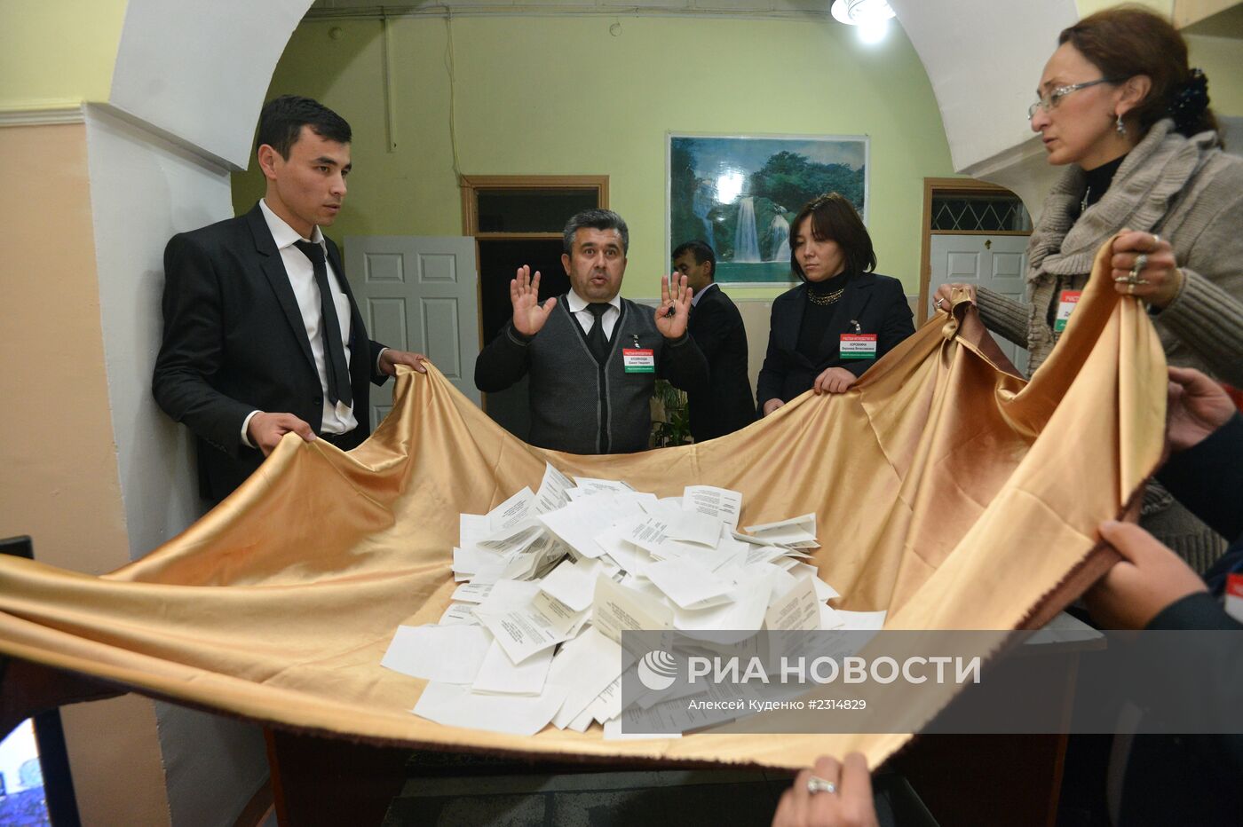 Подсчет голосов на выборах президента Таджикистана