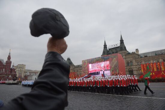 Торжественный марш, посвященный годовщине Парада 1941 года