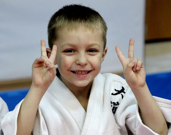 Занятия в детско-юношеской спортивной школе единоборств