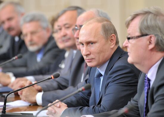 В.Путин встретился с заведующими кафедрами конституционно-правовых дисциплин