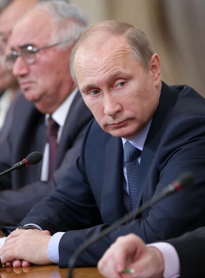 В.Путин встретился с заведующими кафедрами конституционно-правовых дисциплин