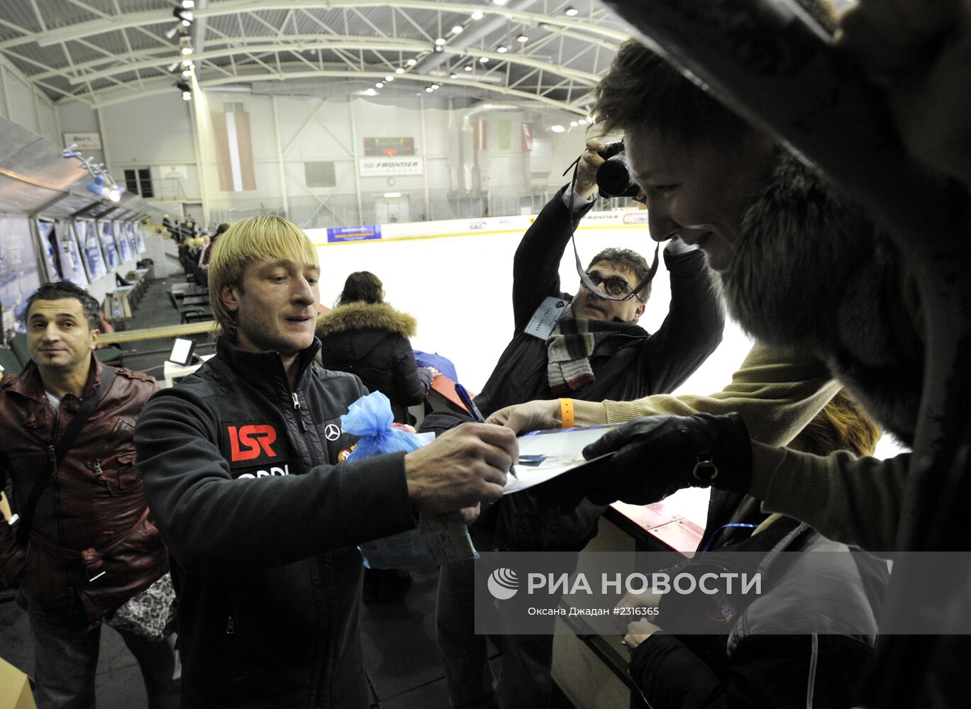 Евгений Плющенко выступил на Volvo Cup в Латвии