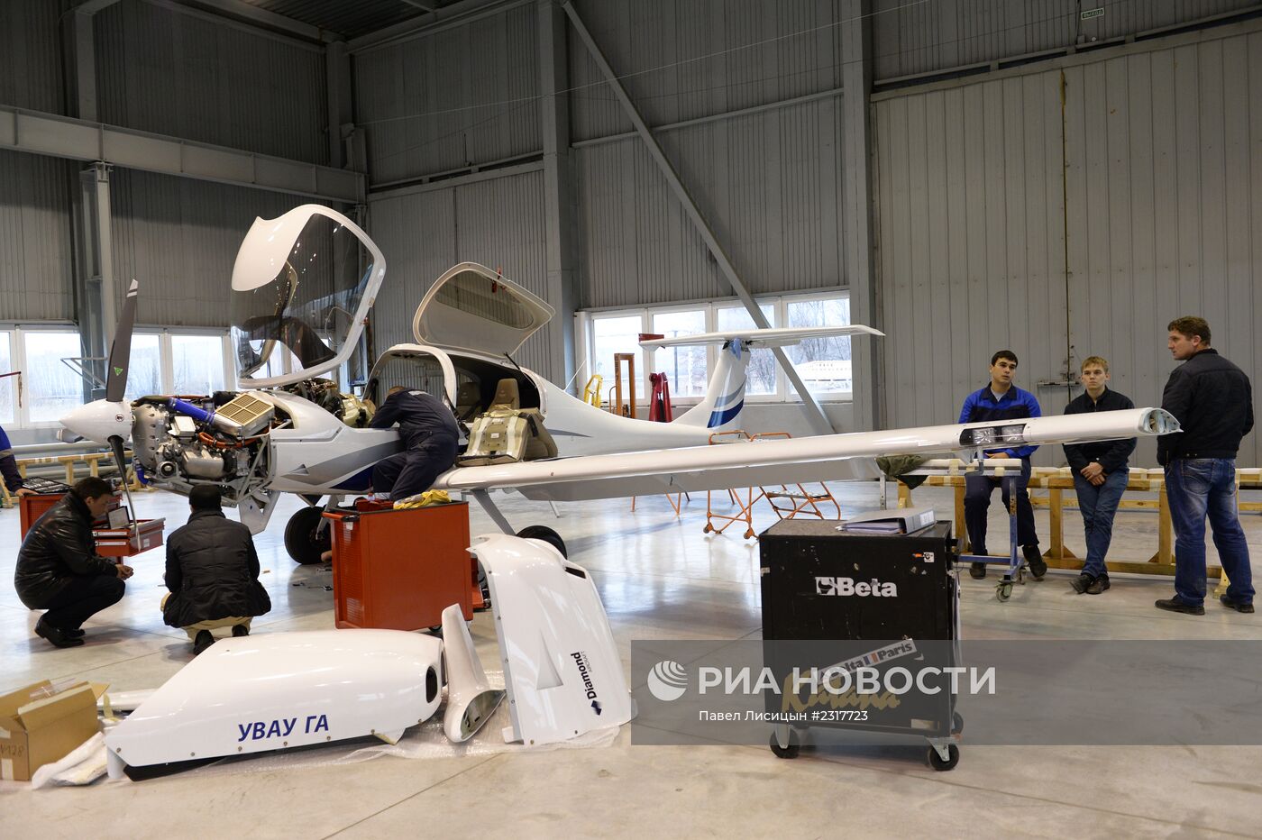 Презентация нового самолета Diamond на Уральском заводе гражданской авиации