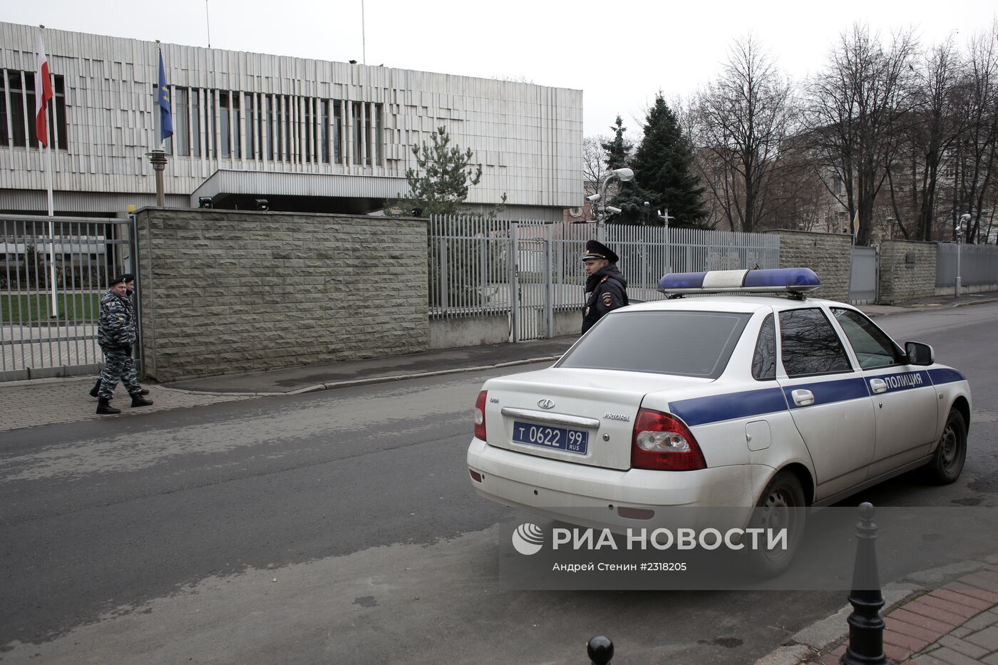 Усиление мер безопасности у здания посольства Польши в Моск