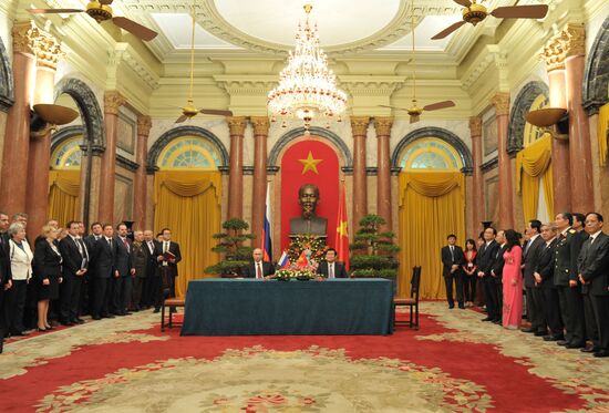 Официальный визит В.Путина во Вьетнам