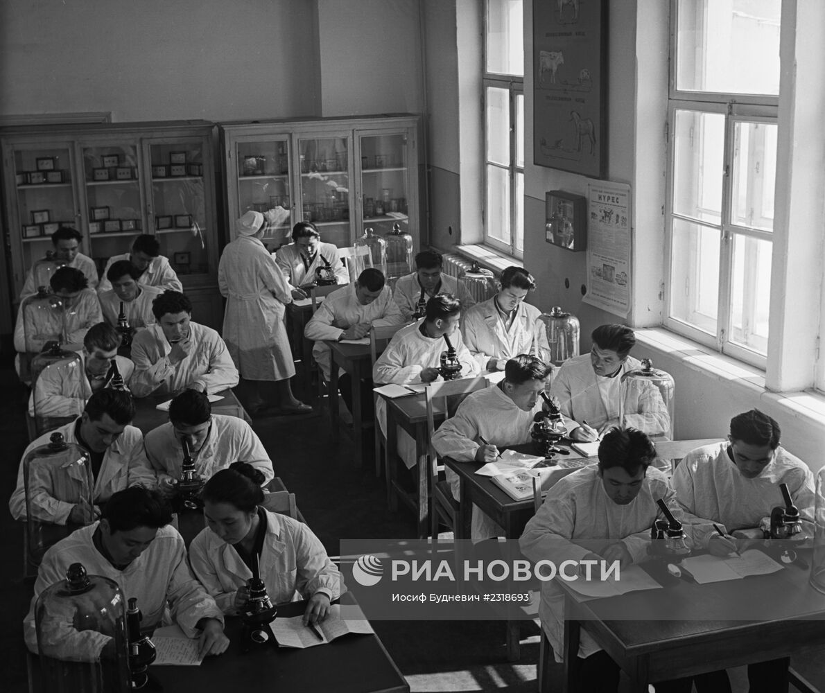 Студенты Алматинского зооветеринарного института