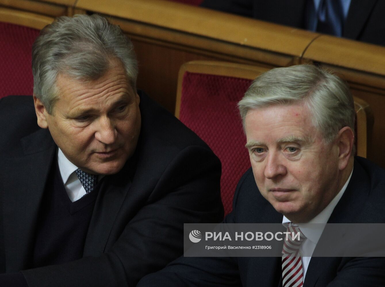 Представители Европейского парламента Пэт Кокс и Александр Квасьневский на заседании Верховной Рады