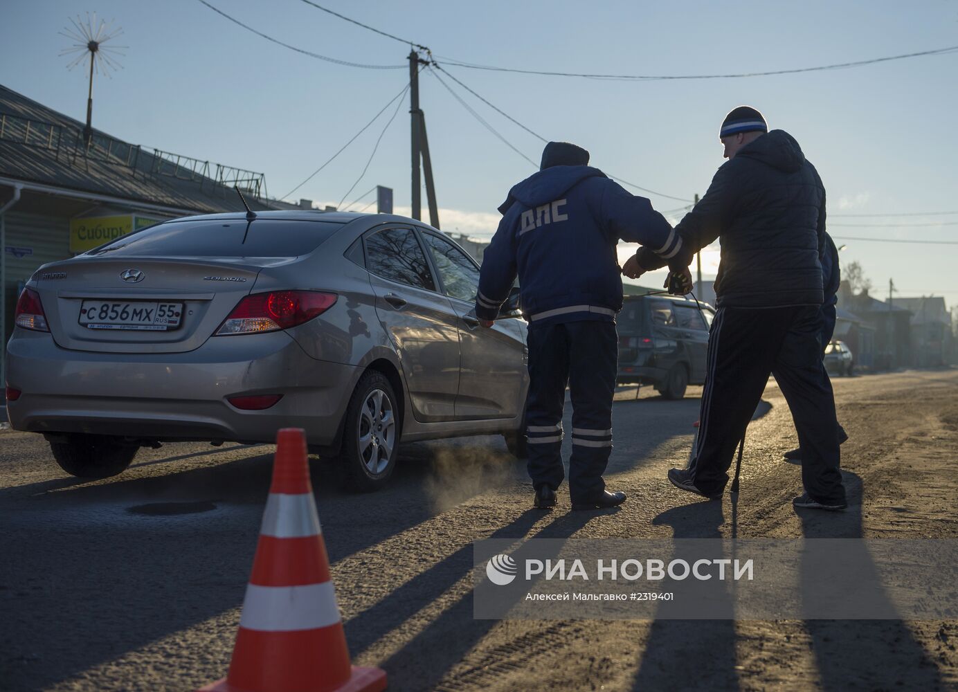 Работа сотрудников ГИБДД в Омской области