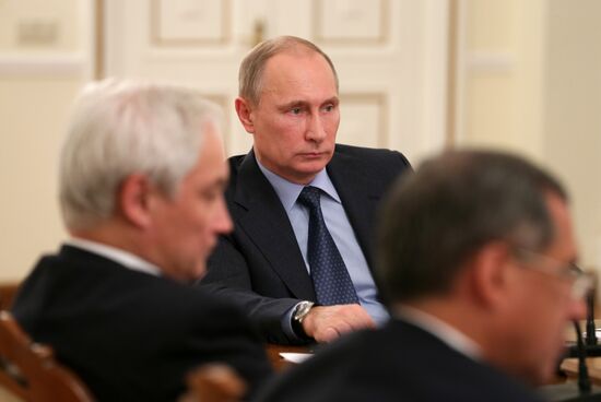 В.Путин провел заседание в Ново-Огарево